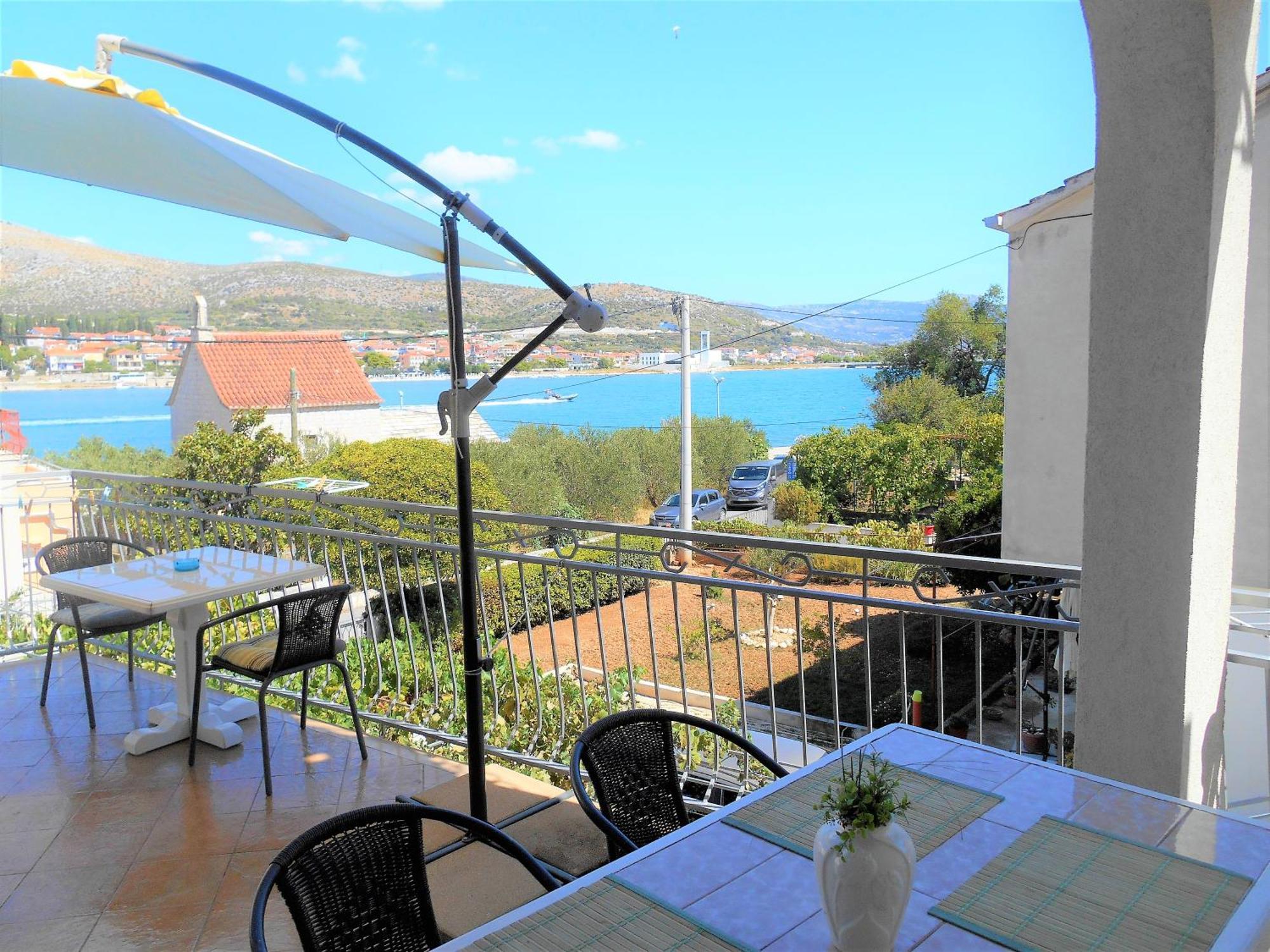 Apartments Bresan Trogir Quarto foto