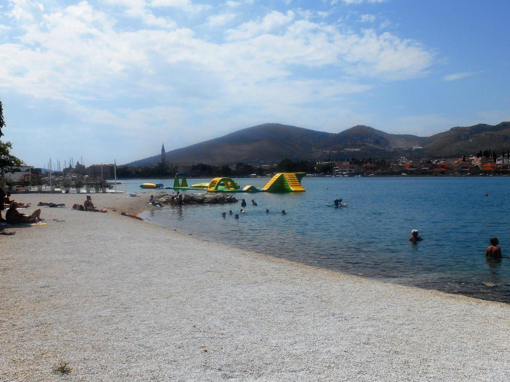 Apartments Bresan Trogir Quarto foto