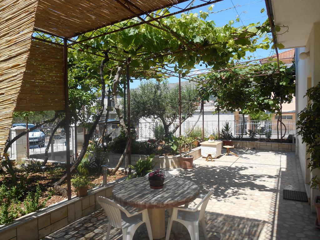 Apartments Bresan Trogir Exterior foto