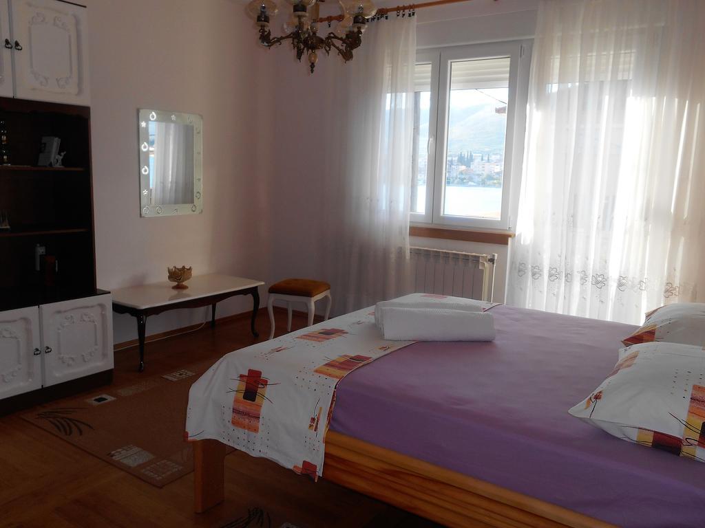 Apartments Bresan Trogir Quarto foto
